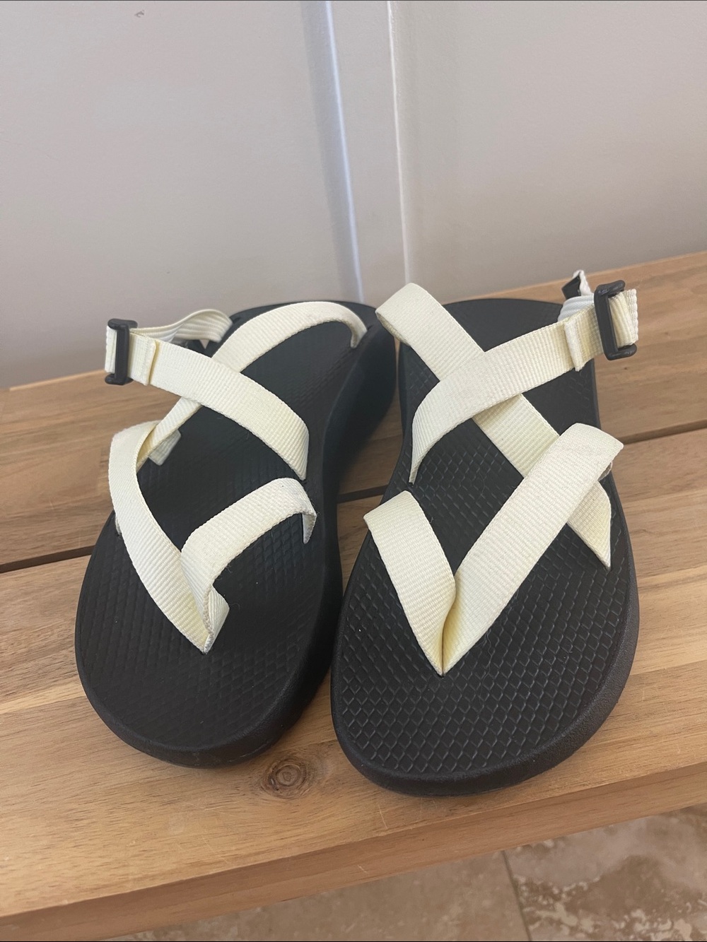 Chaco Black Footbed Open Back Cream Strap Sport Sandals Size 8